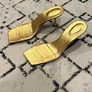 Marc Fisher LTD size 7 / gold